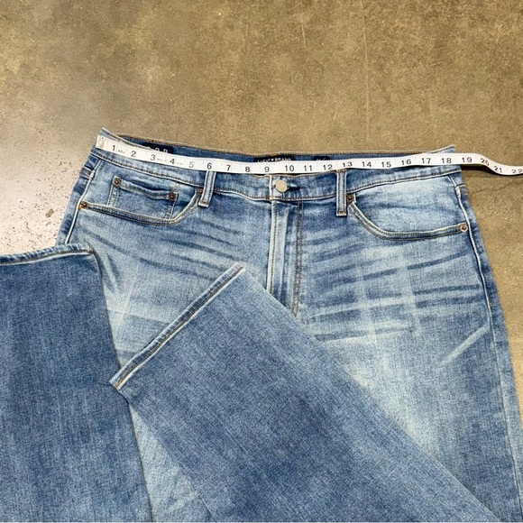 Lucky Brand 329 Jeans Classic Straight Fit Light Wash Blue Denim - Picture 5 of 9